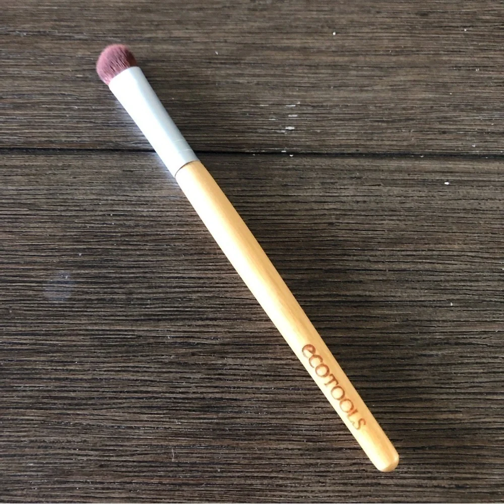 Eco Tools By: Alicia Silverstone Make-up Brush: Foundation Brush